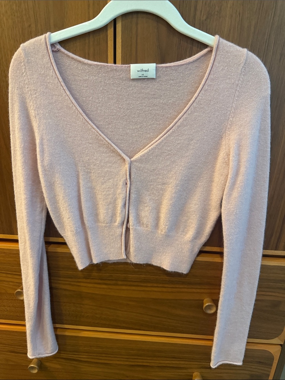 Wilfred Light Pink Cropped V-Neck Button Cardigan